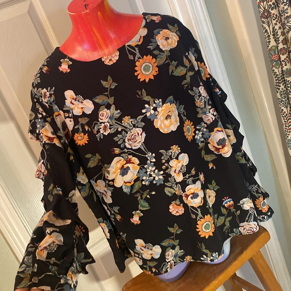 Ava & Viv Black Floral Blouse - Picture 5 of 13